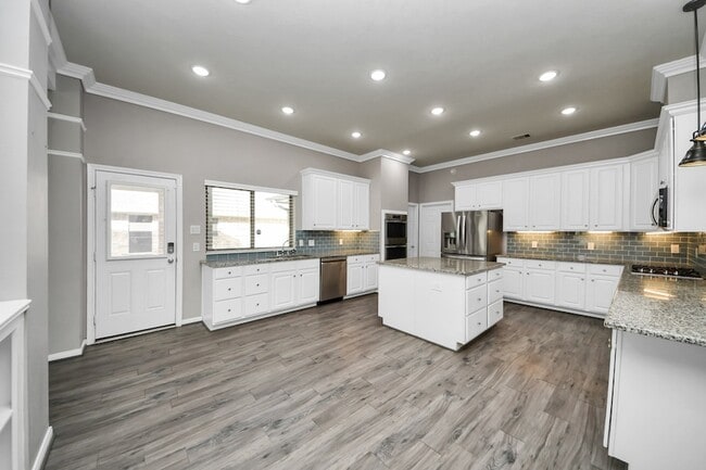 Building Photo - 2009 Amado Ln