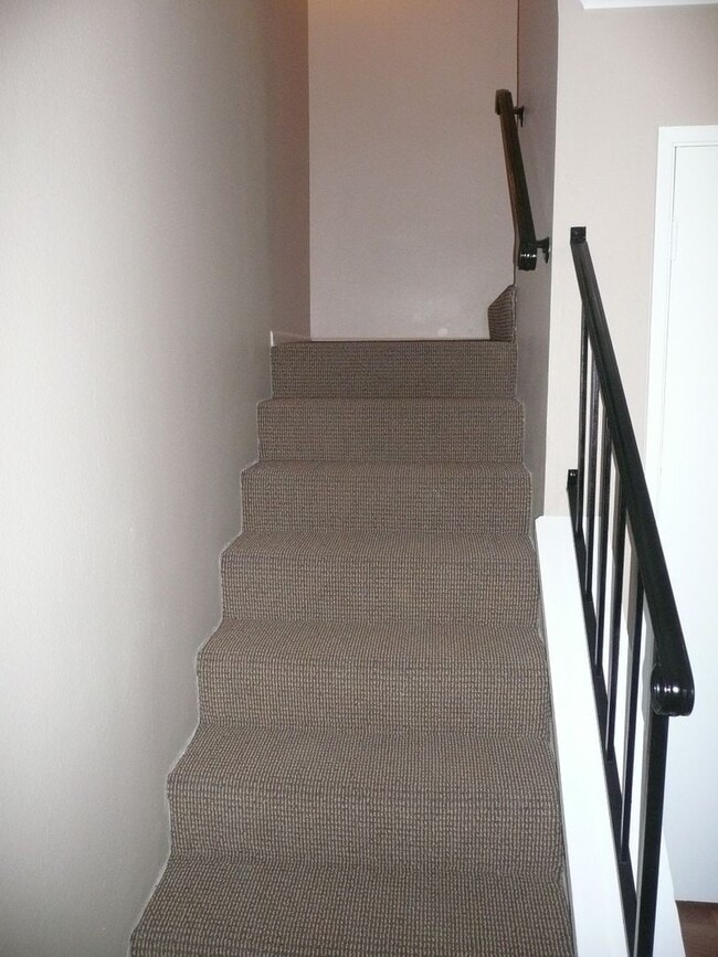 Building Photo - 4 bedroom home in Tustin