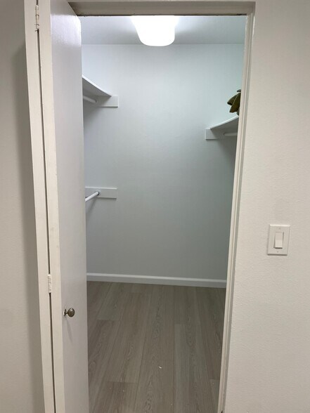 Building Photo - 576 N Bellflower Blvd
