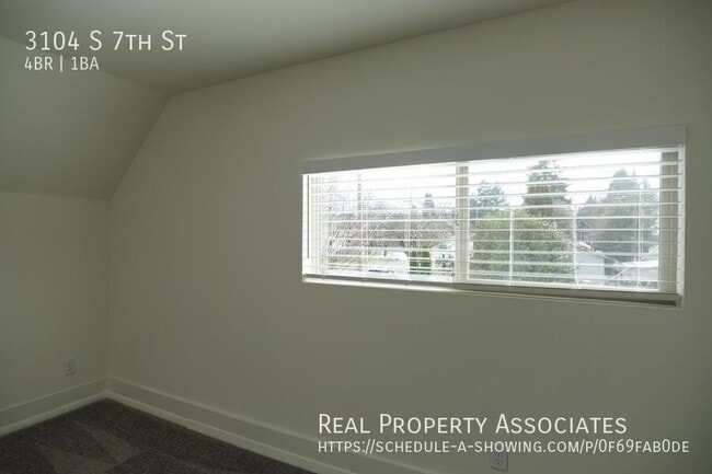 Building Photo - 3104 S 7th St