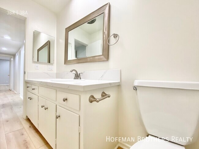 Building Photo - 931 S Wooster St Los Angeles, CA 90035