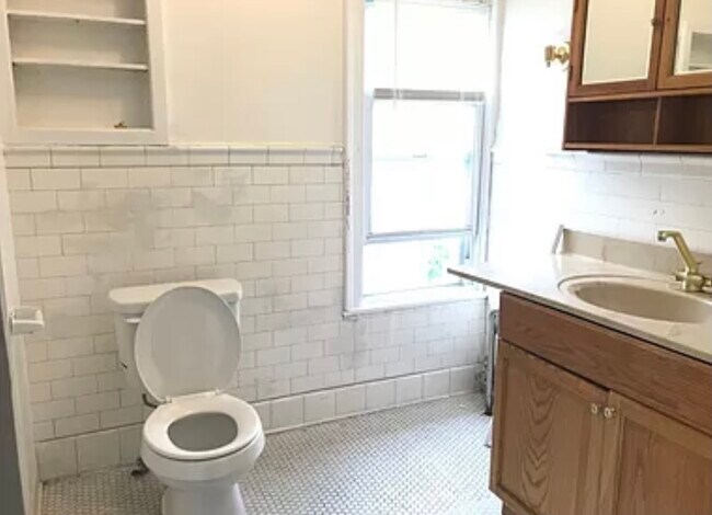 Building Photo - 71 Oak St