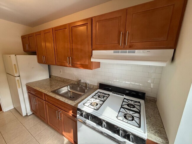 Building Photo - 194-01 37th Ave