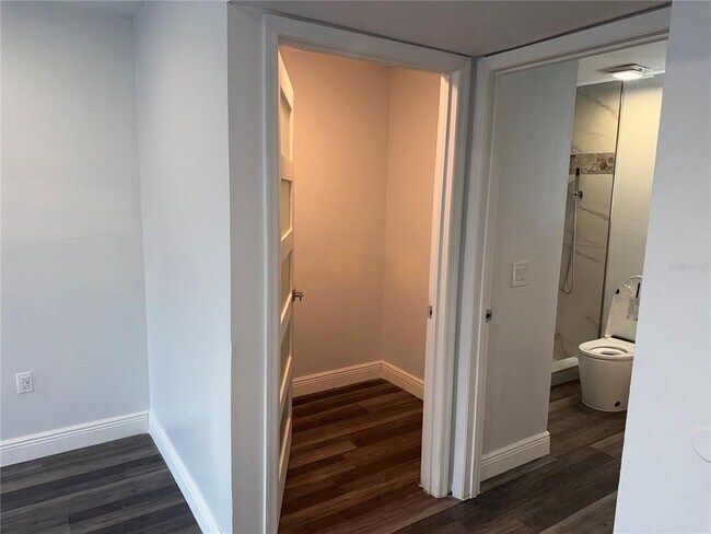 Building Photo - 9481 Highland Oak Dr