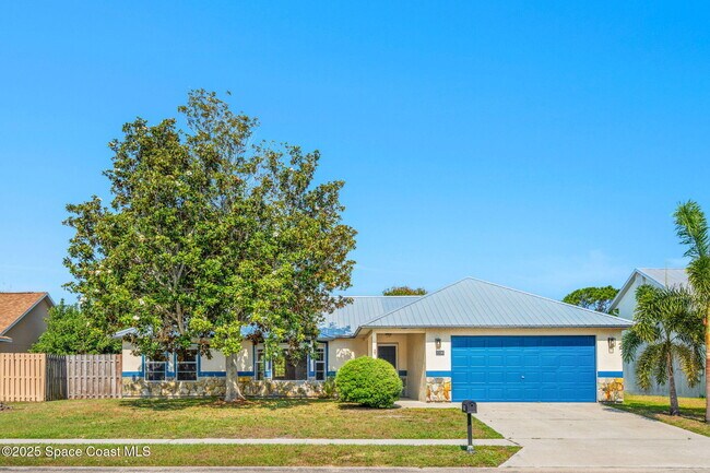 Primary Photo - 3390 Floral Palm Blvd