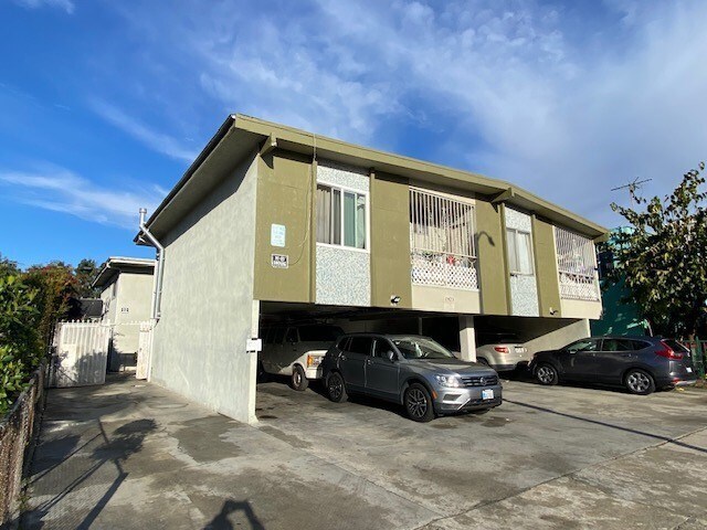 Building Photo - 2823 S. Cloverdale Ave.