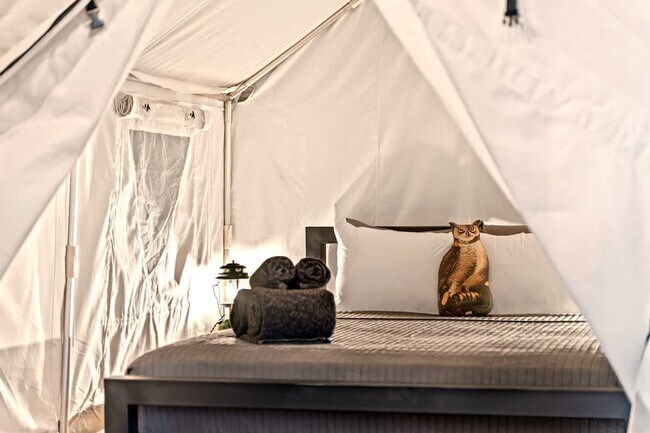 Building Photo - 3553 N Racine Ave