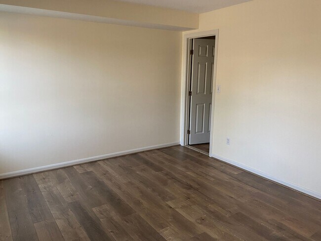 Building Photo - Two Bed, Two Full Bath Condo in Portsmouth...