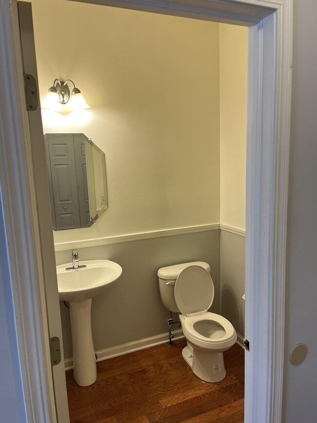 Building Photo - 3896 Baybrook Dr