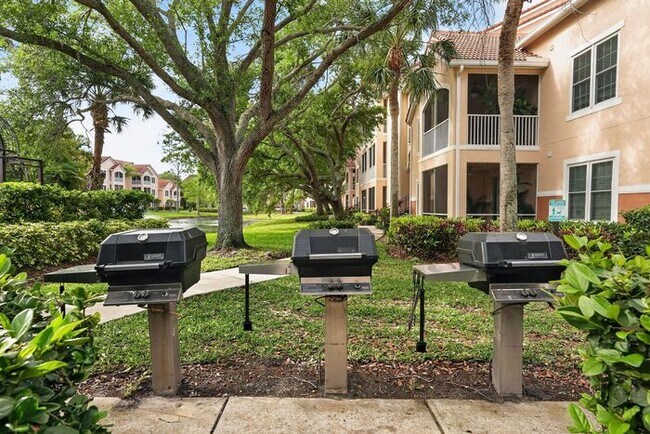 Building Photo - 4114 Central Sarasota Pkwy