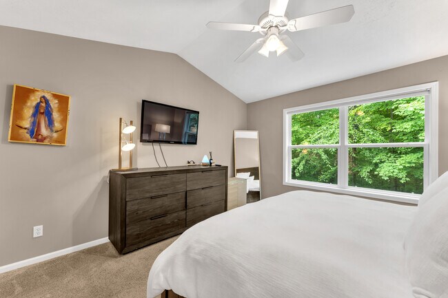 Building Photo - 6690 Green Valley Ct SE