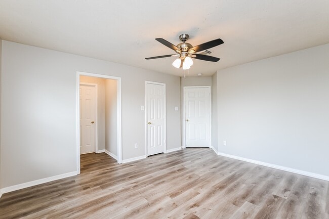 Building Photo - 2634 Vermillion Dr