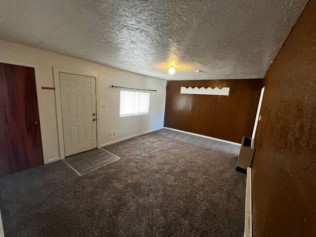 Building Photo - 3 bed 1 bath