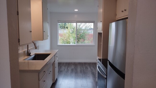 Building Photo - 6431 Wire Dr