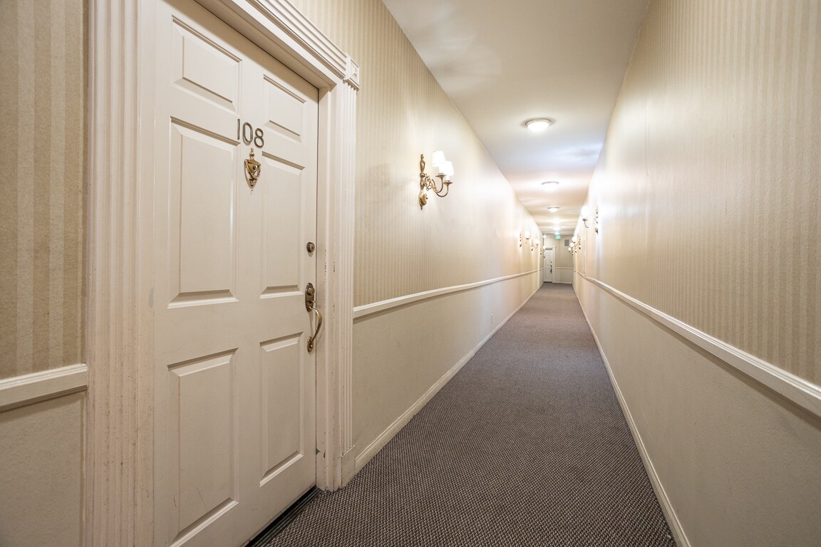 Building Photo - 4401 Moorpark Way
