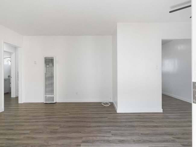 Interior Photo - 1577 Pine Avenue
