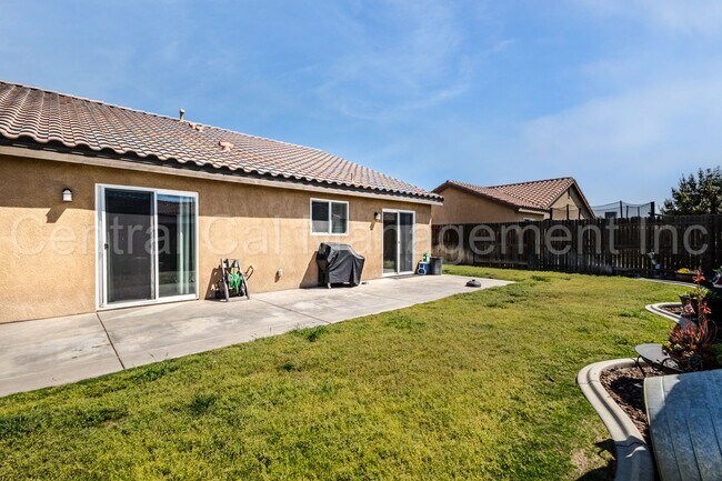 Building Photo - 3 Bedroom/2 Bath Home in Tyner Ranch - $22...