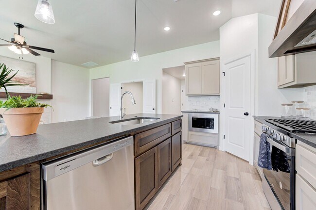 Building Photo - Brand New Home in Mustang!