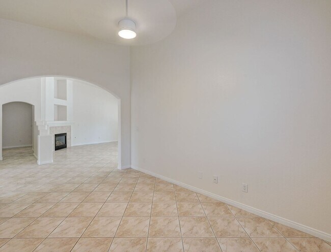 Building Photo - Beautiful 3 Bedroom Single Story Home in A...