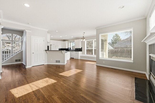 Building Photo - Incredible 4 Bed 4 Bath in Stonegate!