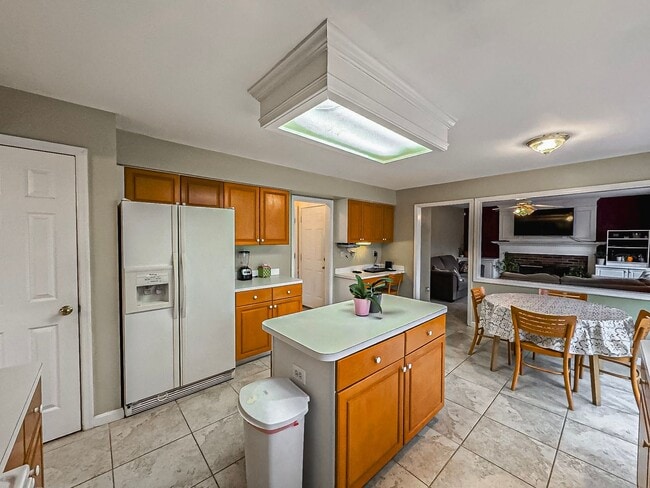 Building Photo - Fantastic 4 Bed 3.5 Bath Colonial Home Sitting On A Large Private Lot In Desired Old Bridges Estates