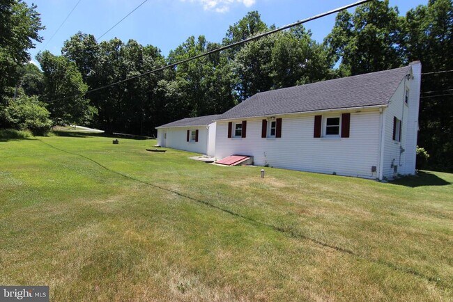 Building Photo - 151 Dogwood Dr