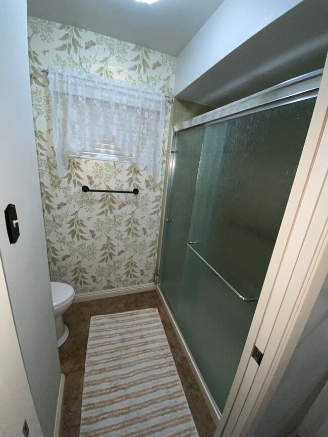 Building Photo - 55 and OLDER KERN CITY 2 BED UPDATED HOME