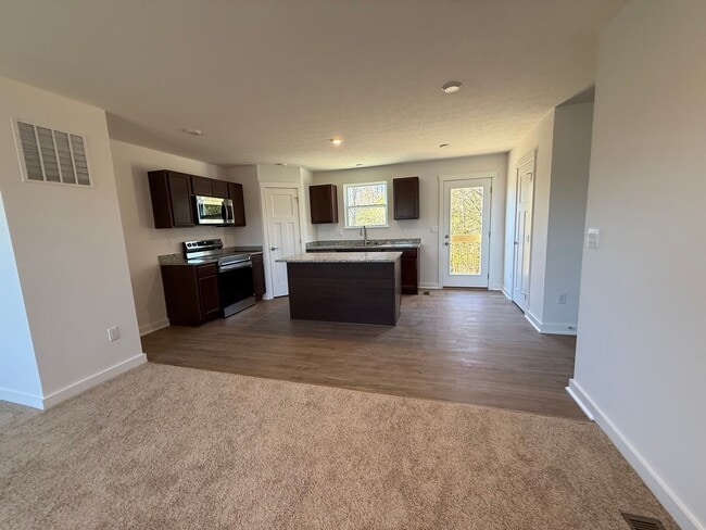 Building Photo - Home for the Holidays!