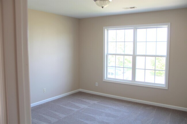 Building Photo - 107 Enchanted Way