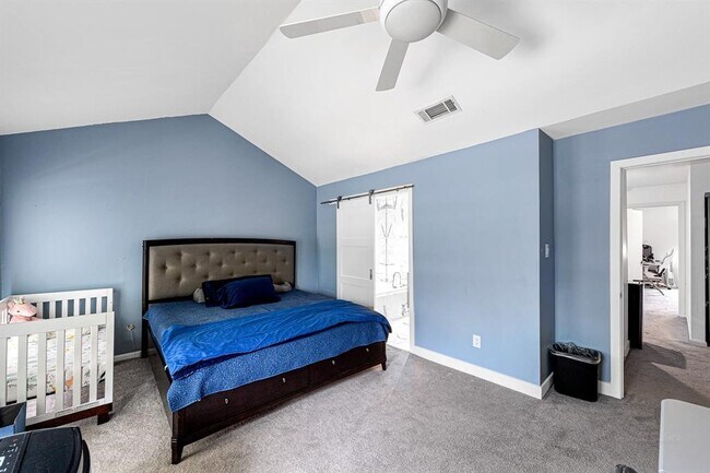 Building Photo - 5878 Valley Forge Dr