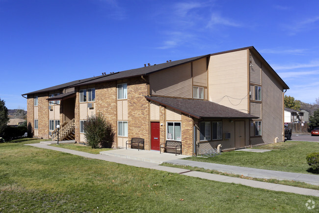 Primary Photo - Pinon Manor Apartments