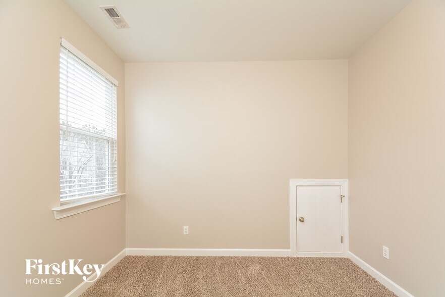 Building Photo - 2123 Gillwell Ln