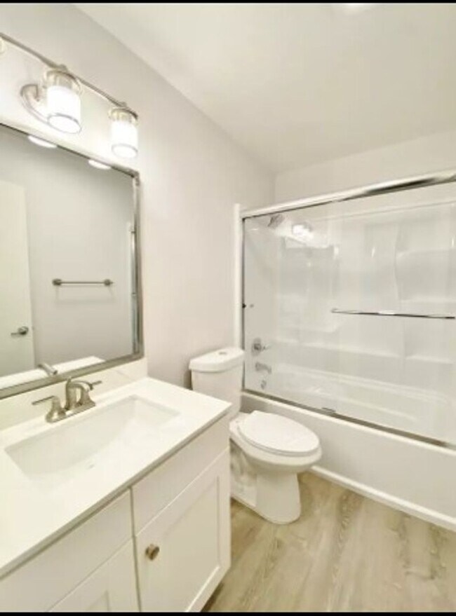 Building Photo - 1203