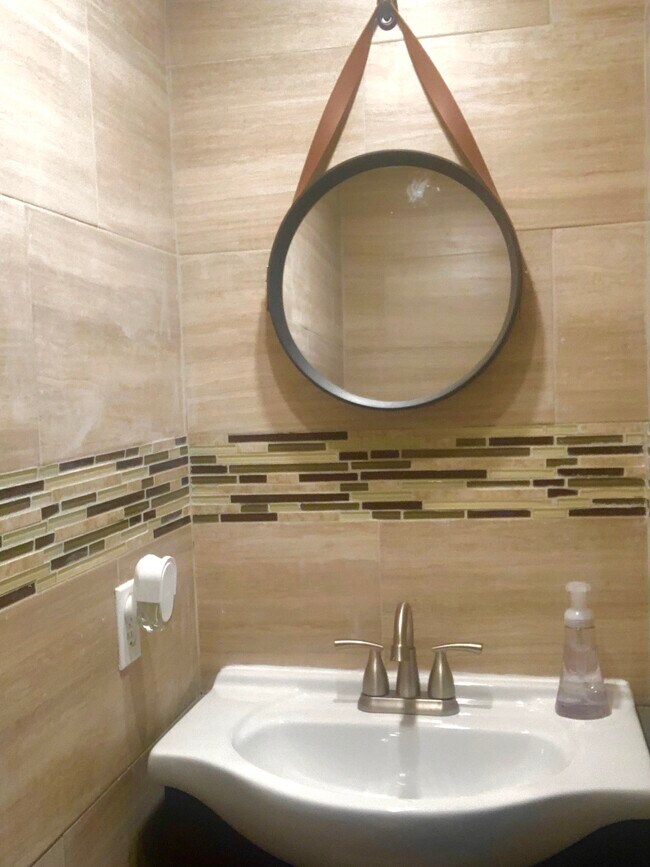 Building Photo - 55 Boca Chica Rd