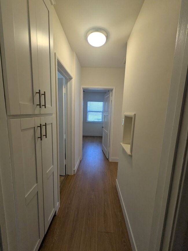 Building Photo - Charming Newly Remodeled 2-Bedroom Home