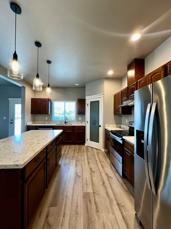 Building Photo - 7433 Saddlebrook Lp