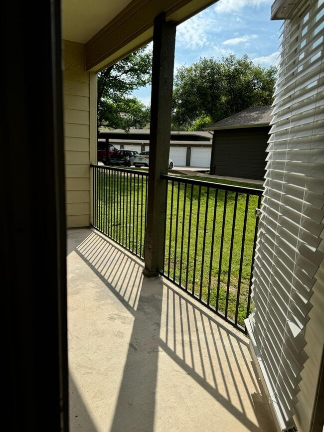 Building Photo - 2320 Gracy Farms Ln