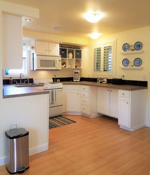 Building Photo - 305 B Alcove