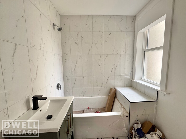 Building Photo - 3606 N Pine Grove Ave