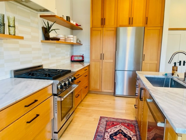 Building Photo - 231 NE Hancock St