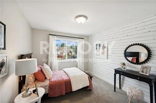 Building Photo - Available July 15th 3 Bedroom 2.5 Bath Townhome in Zimmerman