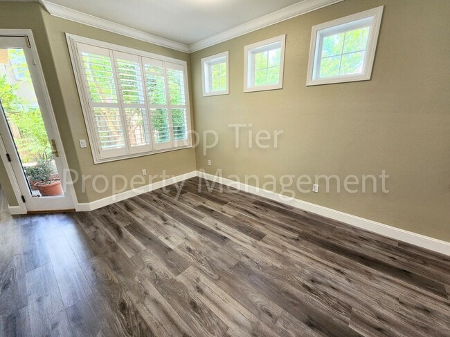 Building Photo - Stunning Newly Remodeled 4 bed / 2.5 bath ...