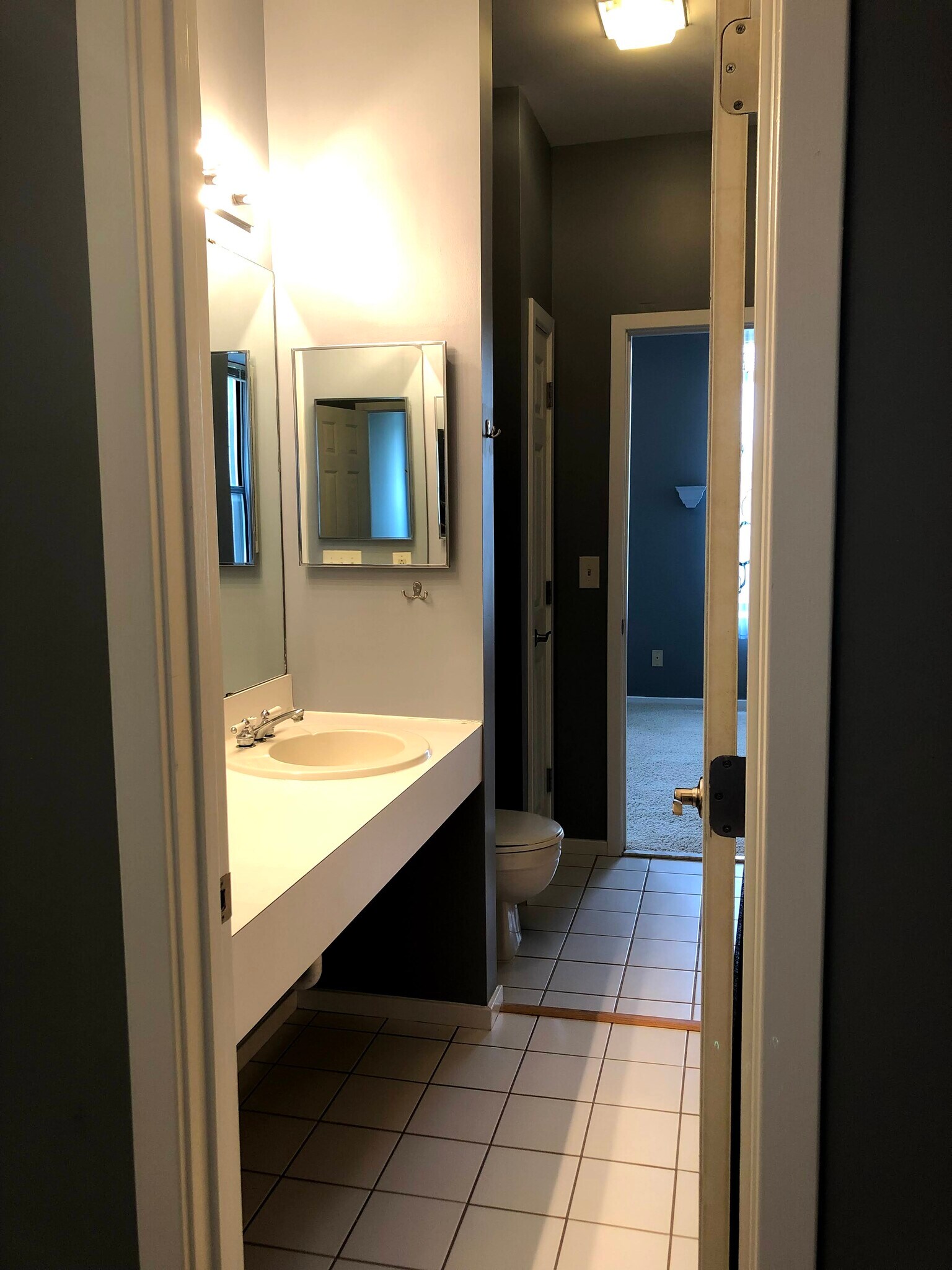 Full bath between bedrooms - 4496 Maryland Ave