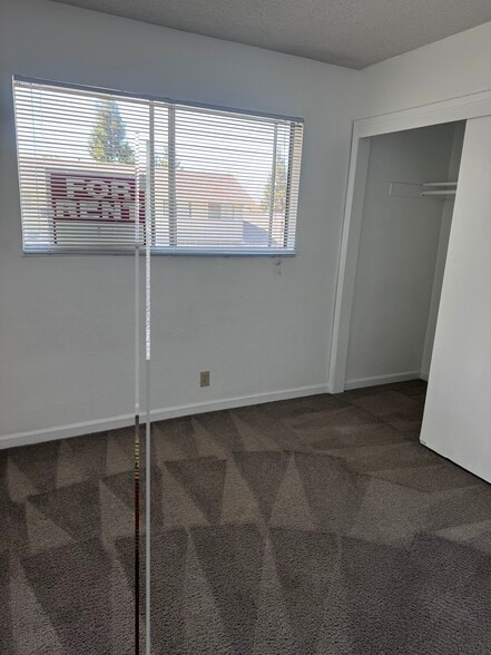 Building Photo - 36 El Basset Ct