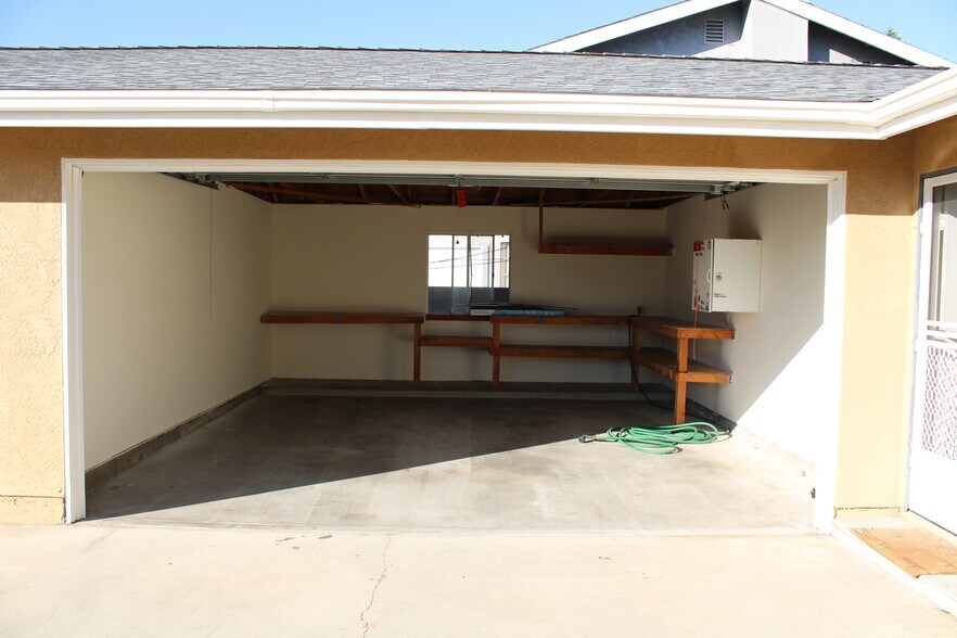 Building Photo - 18406 Roslin Ave