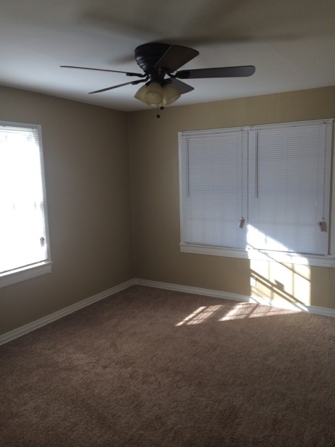 Building Photo - 2 Bedroom House close to High School