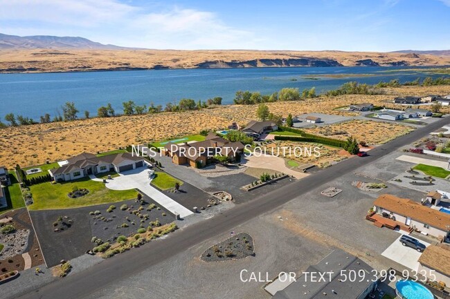 Building Photo - Jaw Dropping Home Overlooking the Columbia...