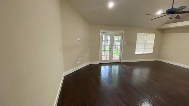 Building Photo - 1310 Ashway St