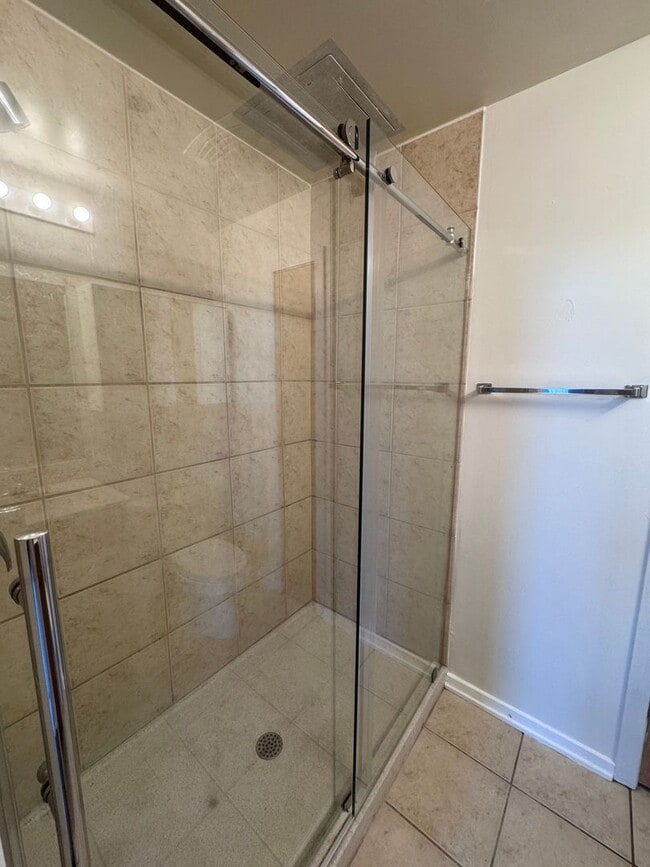 Building Photo - Luxury Living by the Lake | 2BR/2BA Condo ...