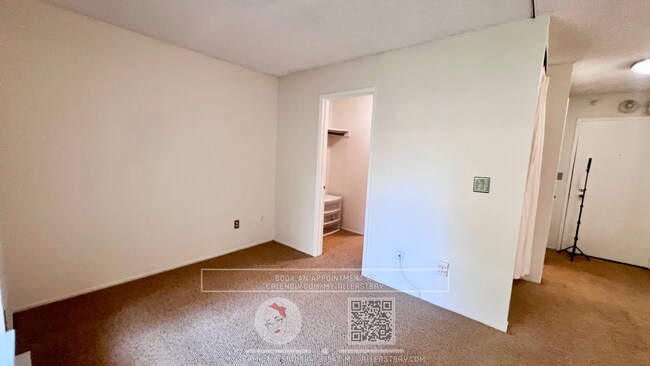 Building Photo - Bright Studio with courtyard view, include...